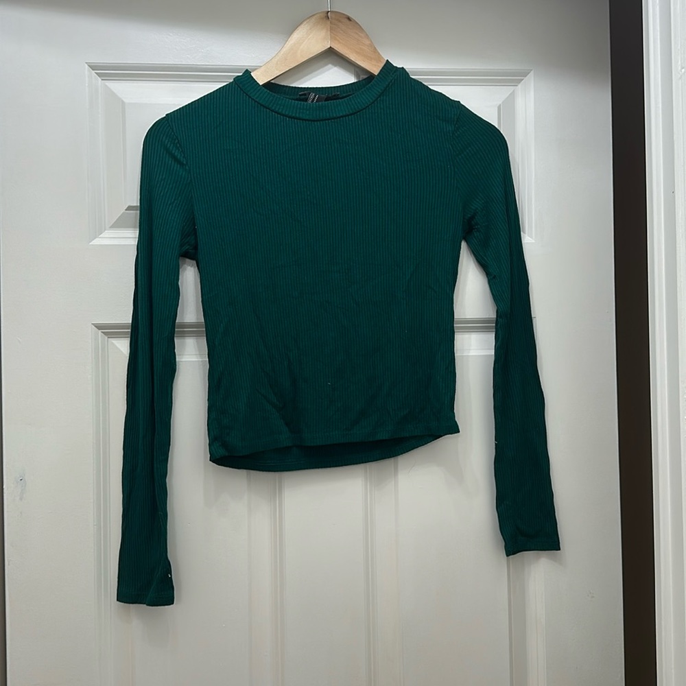 Forever 21 Green Long sleeve cropped top